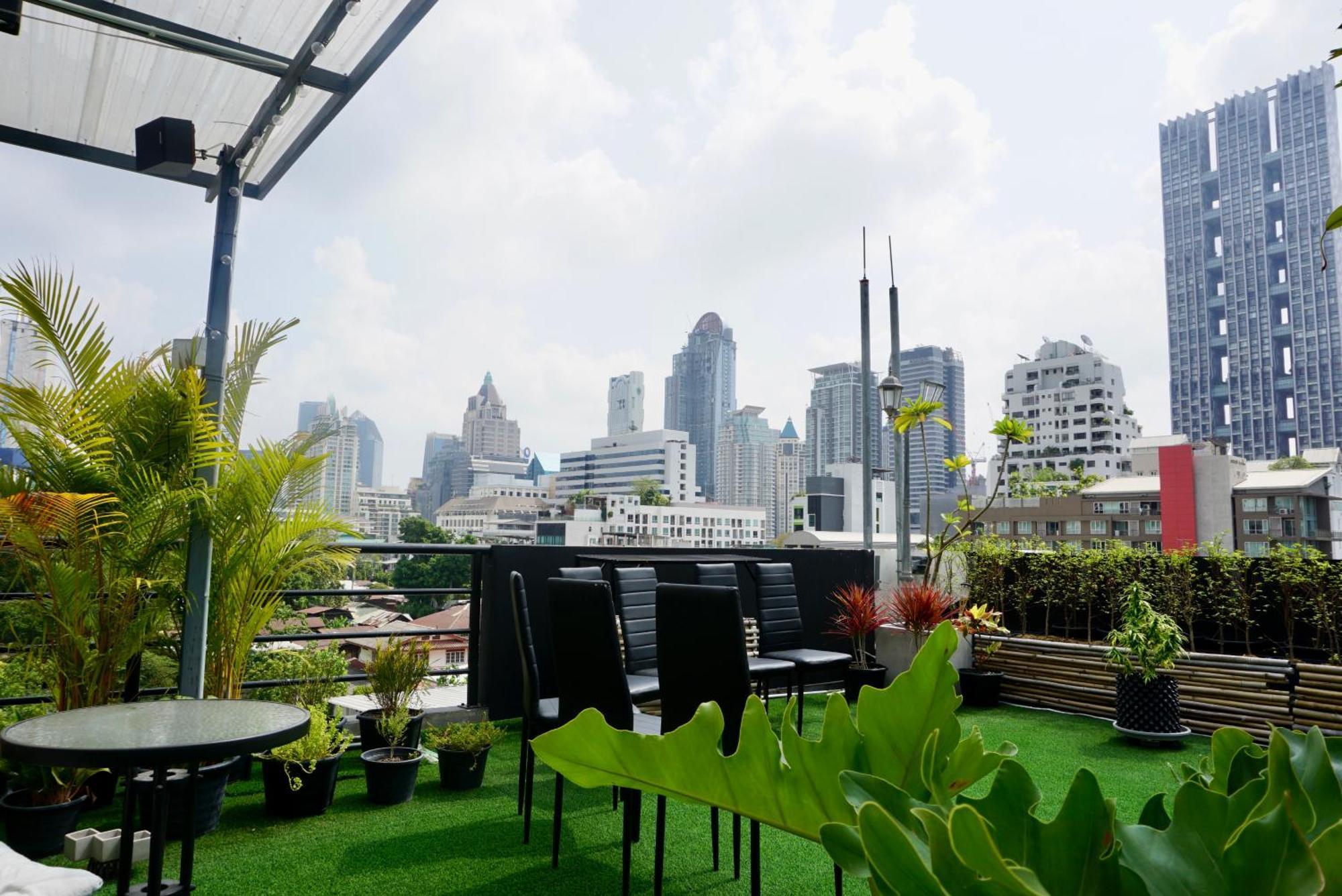 Hash Apartment With Unique Chill Design At Silom Soi 3 Bangkok Exterior foto
