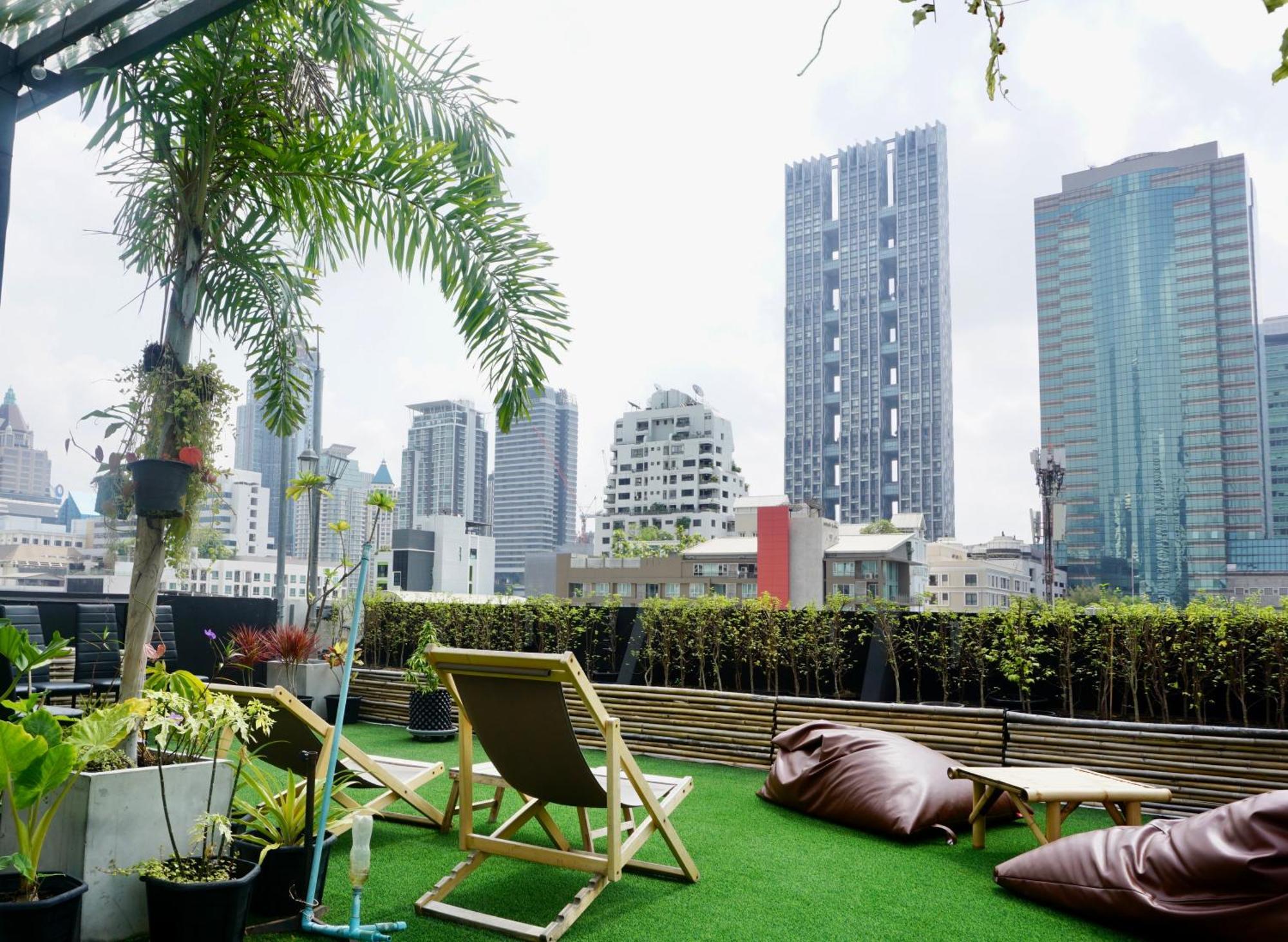 Hash Apartment With Unique Chill Design At Silom Soi 3 Bangkok Exterior foto